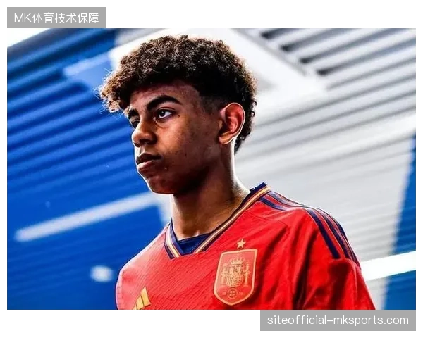 亚马尔凭借16球11助攻的现象级表现荣膺赛季最佳,成为弗里克进攻体系的绝对核心. 亚马尔凭借16球11助攻的现象级表现荣膺赛季最佳,成为弗里克进攻体系的绝对核心.